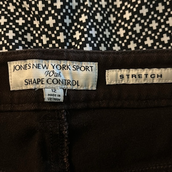 Women’s Jones New York Sport With Shape Control Jeans - Picture 4 of 4